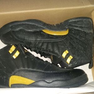 Black and Yellow Sneakers with High-Top Design and Durable Material